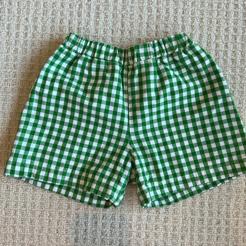 The Beaufort Bonnet Sheffield plaid shorts size 4T. Green and white
